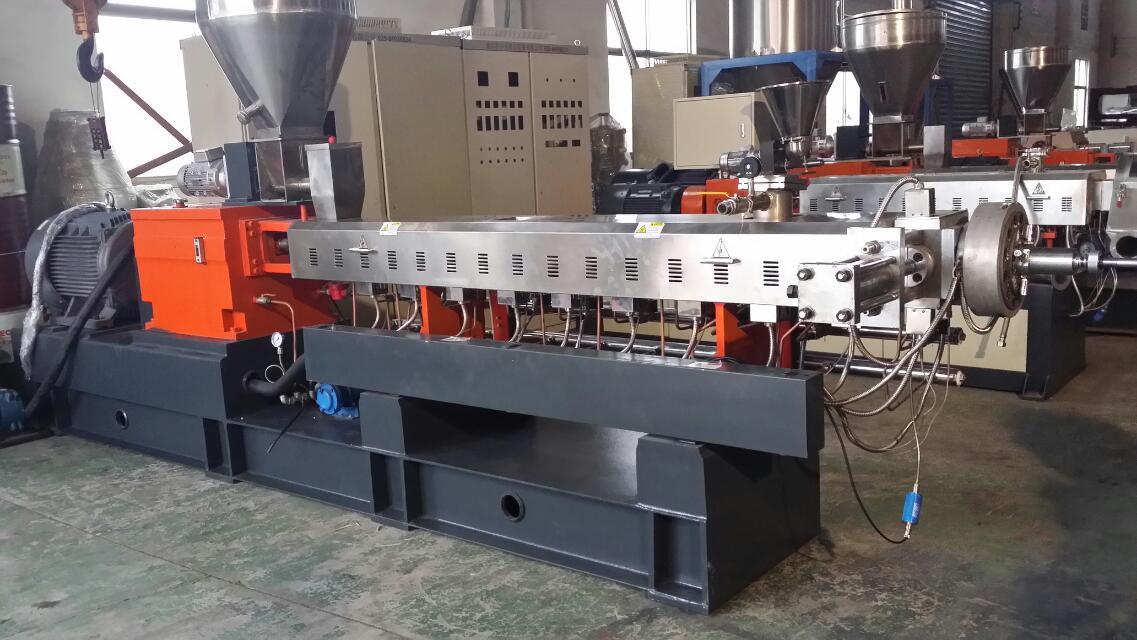 The parallel double screw extruder